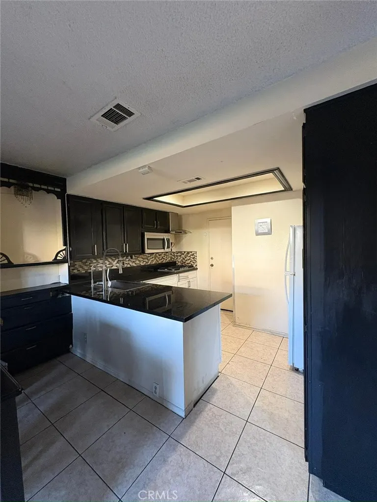 6100 Arbutus Avenue #42 Huntington Park, CA 90255
