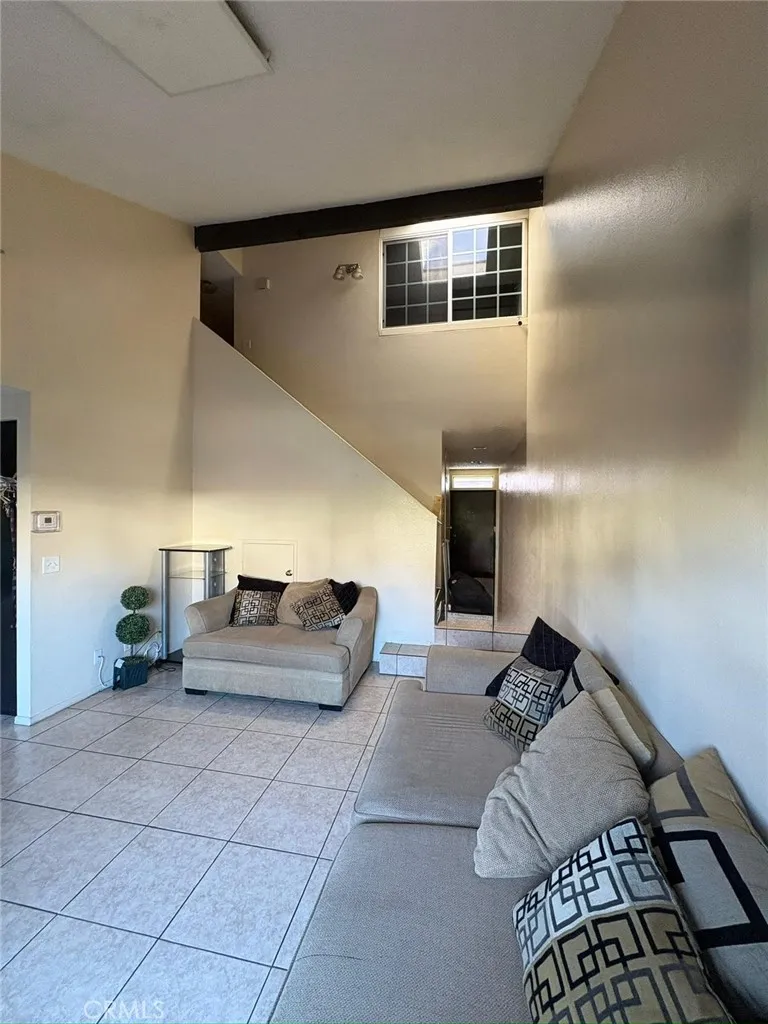 6100 Arbutus Avenue #42 Huntington Park, CA 90255