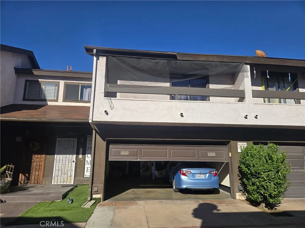 6100 Arbutus Avenue #42 Huntington Park, CA 90255