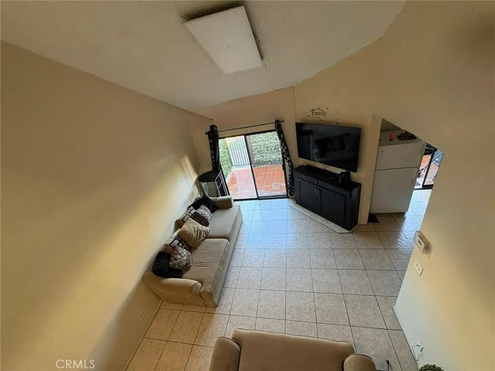 6100 Arbutus Avenue #42 Huntington Park, CA 90255