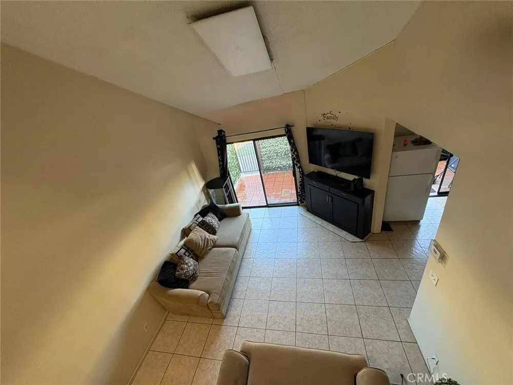 6100 Arbutus Avenue #42 Huntington Park, CA 90255