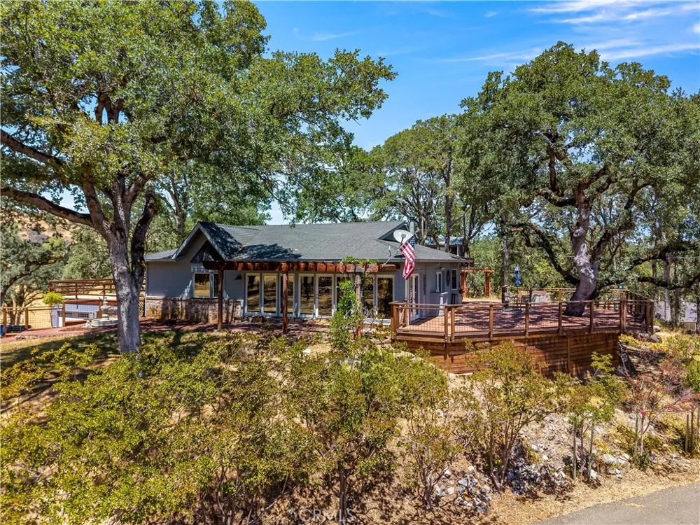 608 Dixon Drive Lakeport, CA 95453