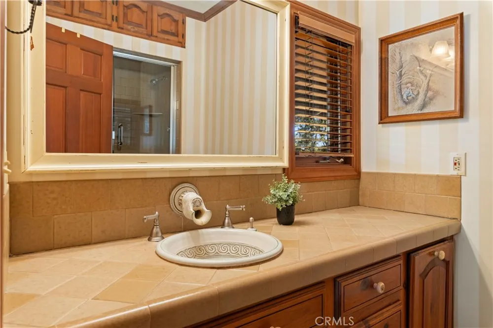 608 Dixon Drive Lakeport, CA 95453