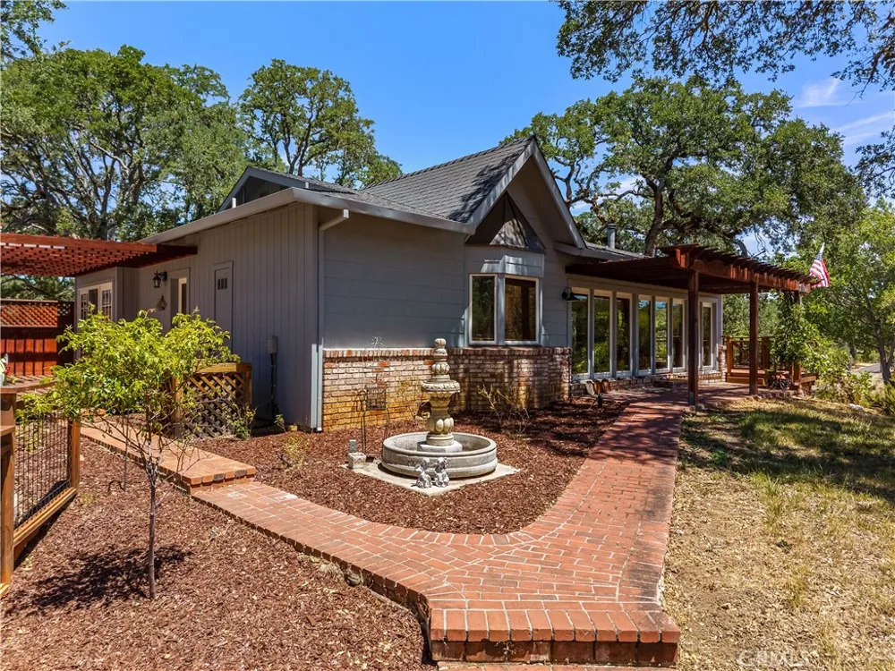 608 Dixon Drive Lakeport, CA 95453