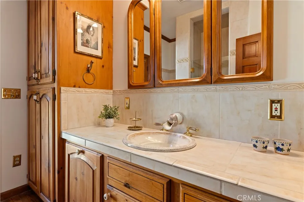 608 Dixon Drive Lakeport, CA 95453