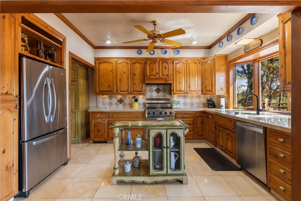 608 Dixon Drive Lakeport, CA 95453