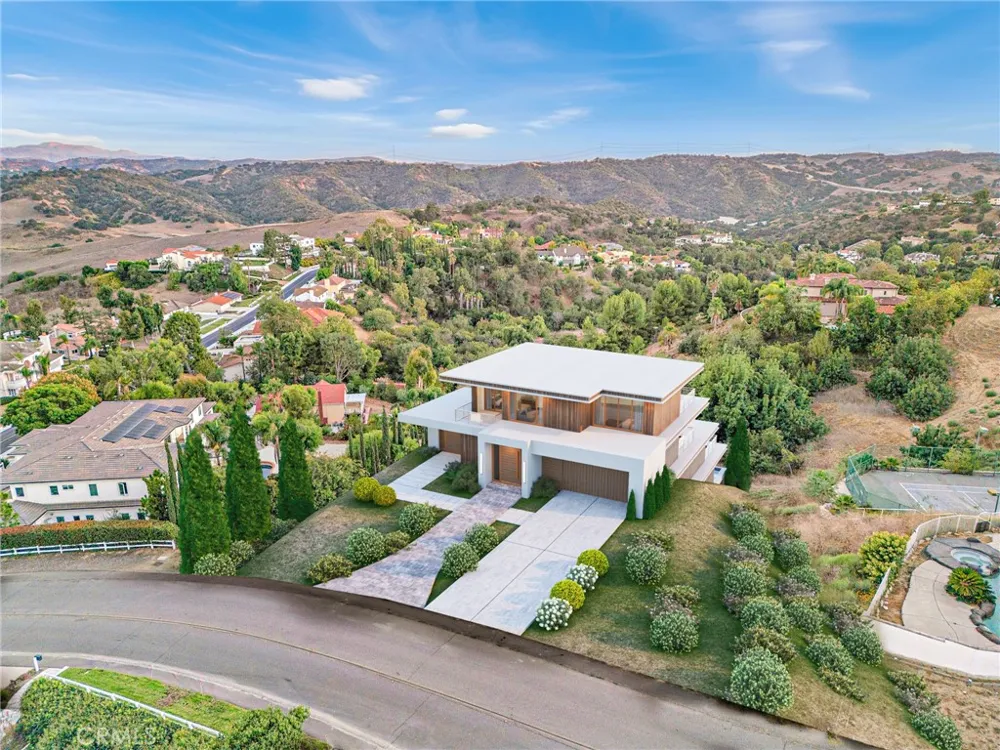 2182 Indian Creek Diamond Bar, CA 91765