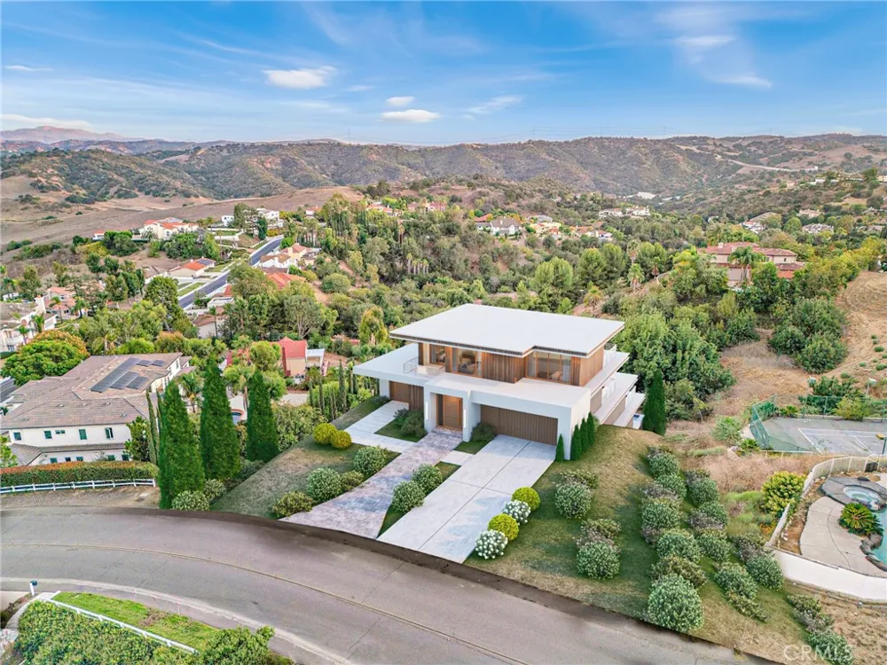 2182 Indian Creek Diamond Bar, CA 91765