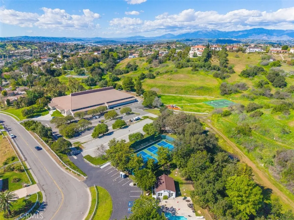 2182 Indian Creek Diamond Bar, CA 91765