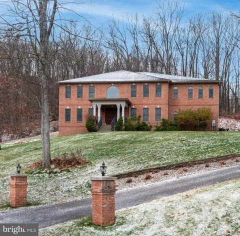 171 MANHASSET DRIVE