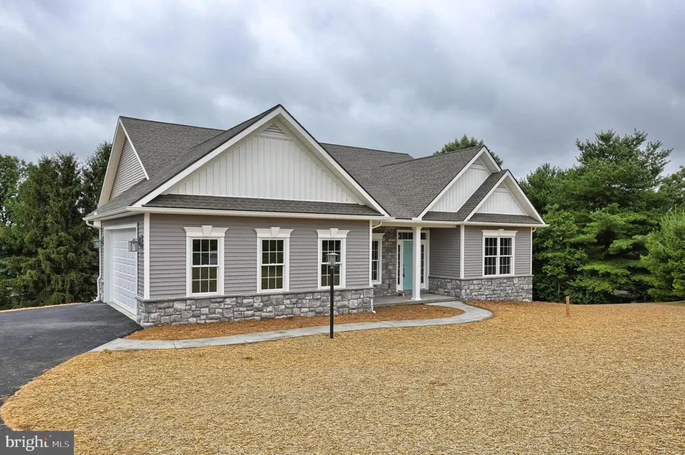111 STARLIGHT LANE Lebanon, PA 17046