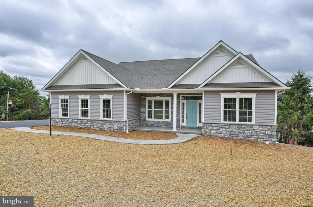 111 STARLIGHT LANE Lebanon, PA 17046