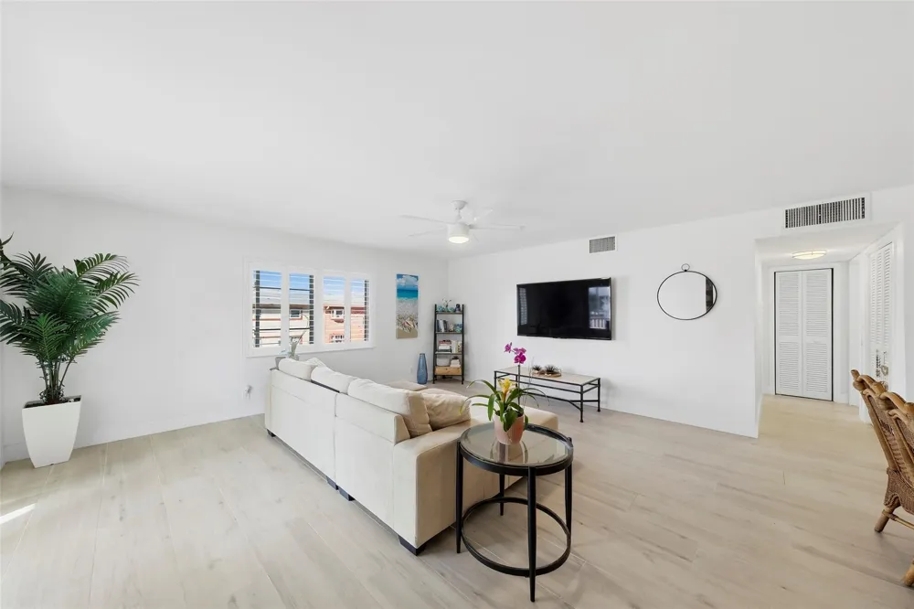 1450 Riverside Drive #201