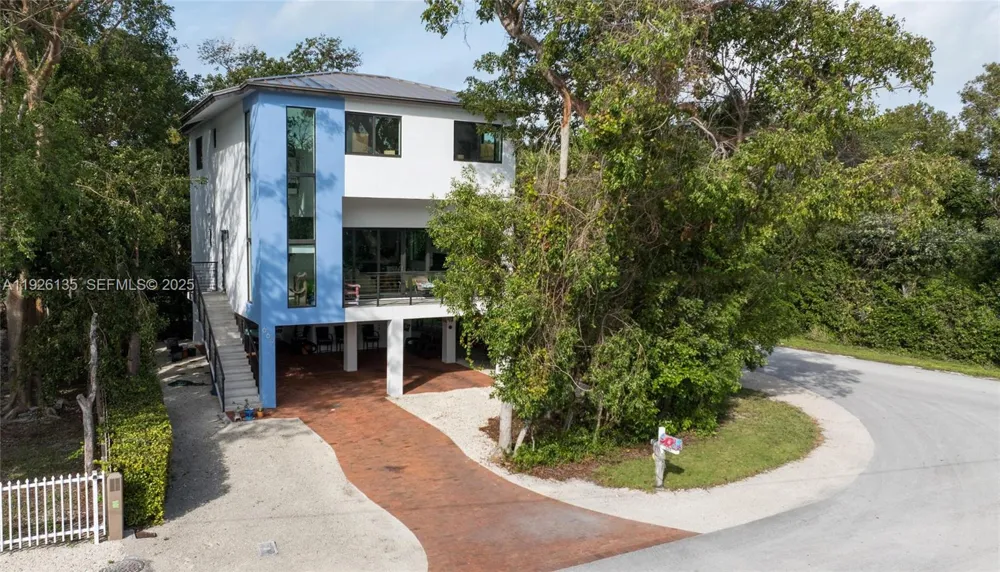 669 Colson Dr Key Largo, FL 33037