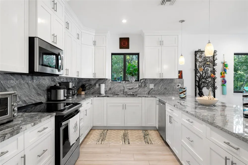 669 Colson Dr Key Largo, FL 33037