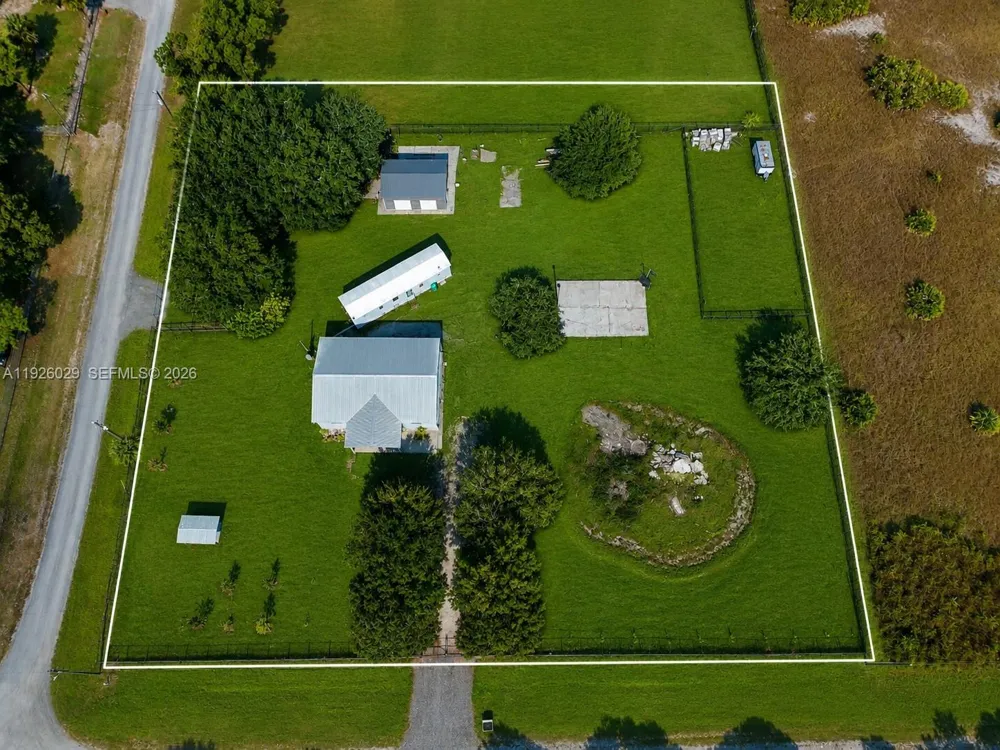 527 PERIMETER RD Clewiston, FL 33440