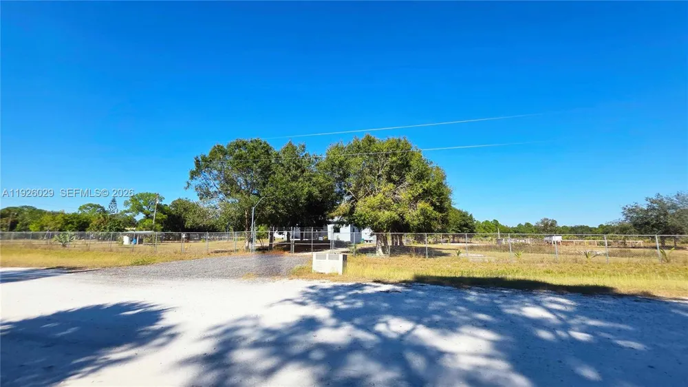 527 PERIMETER RD Clewiston, FL 33440