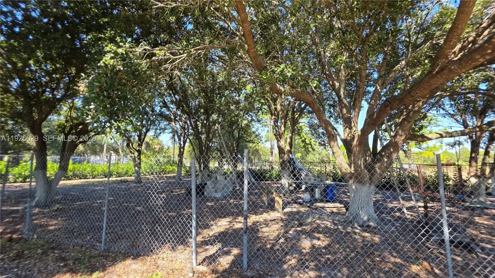 527 PERIMETER RD Clewiston, FL 33440