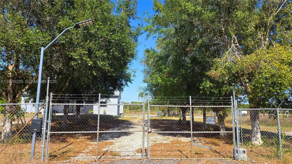 527 PERIMETER RD Clewiston, FL 33440