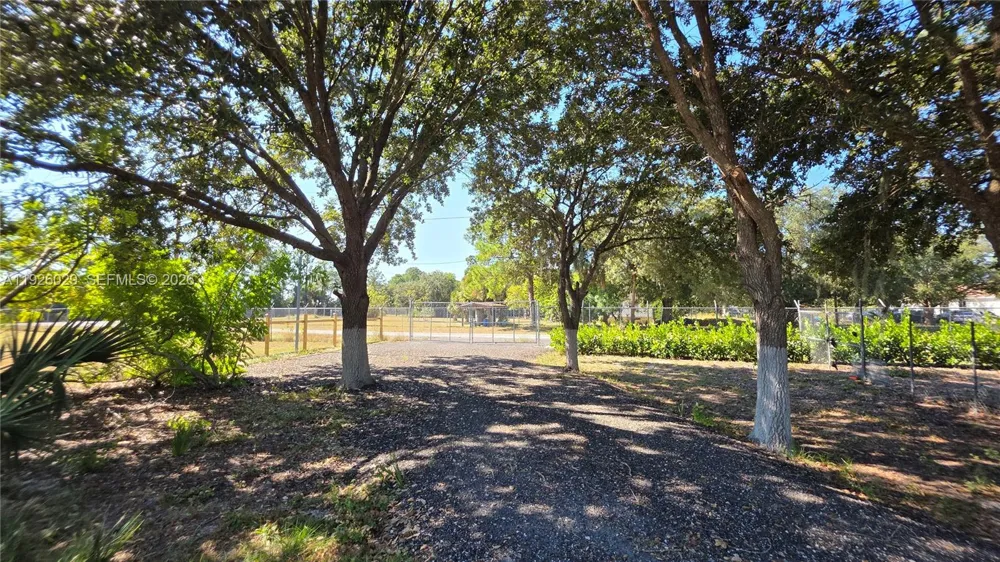 527 PERIMETER RD Clewiston, FL 33440