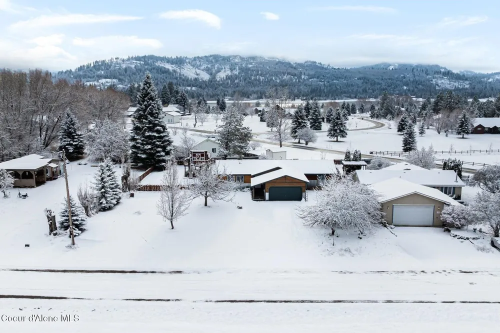 44 Campbell Loop Laclede, ID 83841