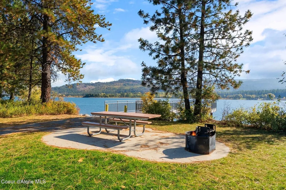 44 Campbell Loop Laclede, ID 83841