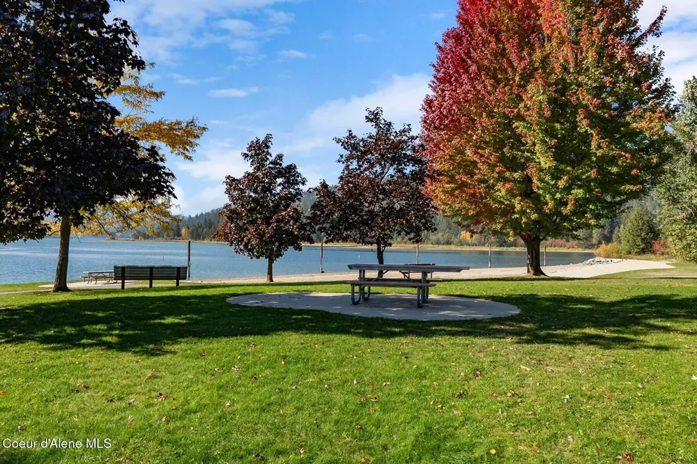 44 Campbell Loop Laclede, ID 83841