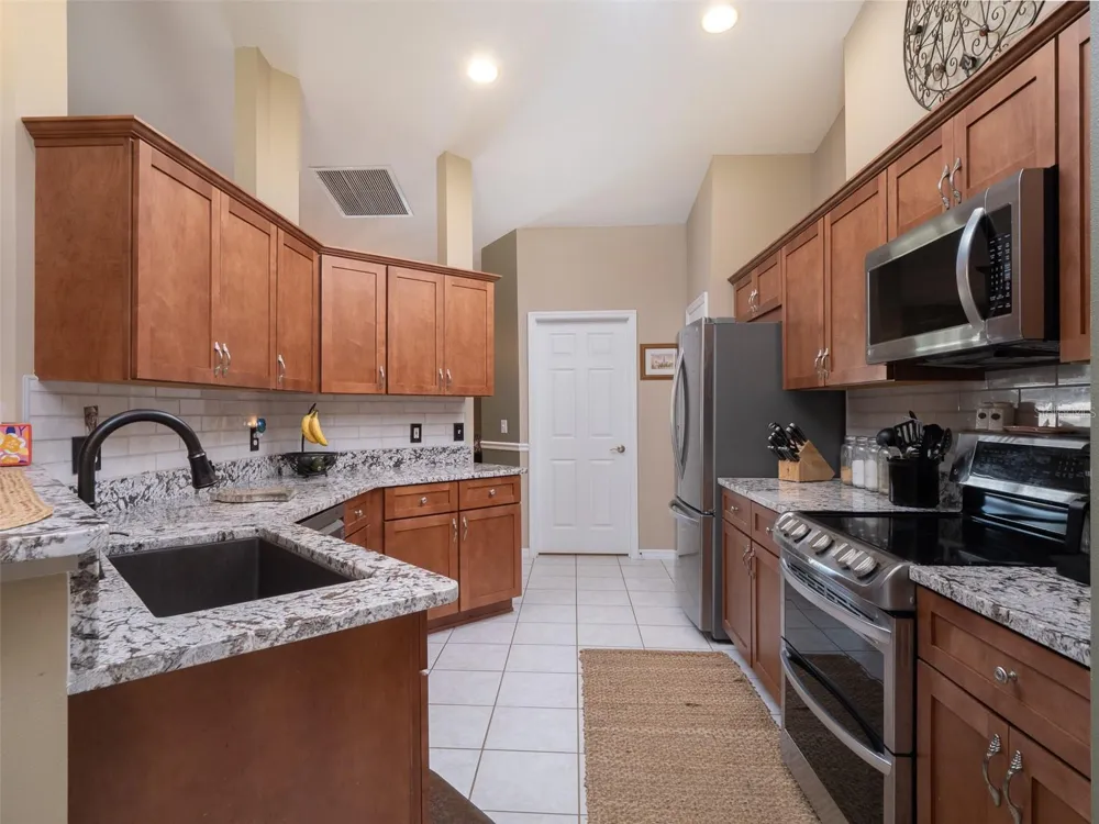 9481 W HIGHWAY 316 Reddick, FL 32686