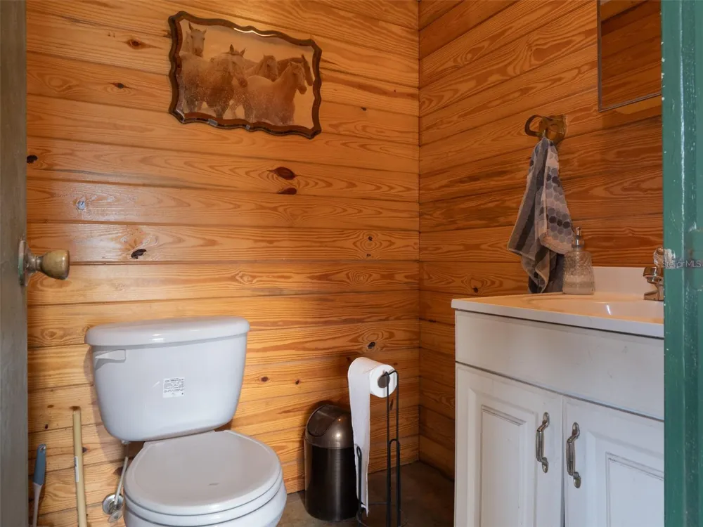 9481 W HIGHWAY 316 Reddick, FL 32686