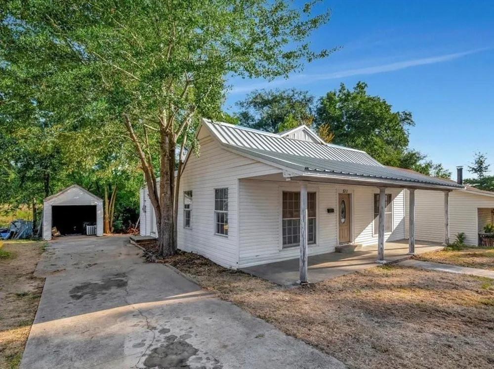 511 Woodlawn Street Henderson, TX 75652