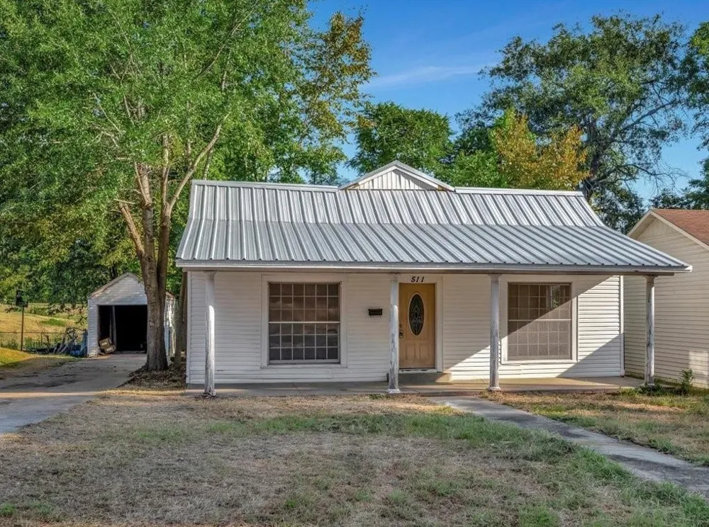511 Woodlawn Street Henderson, TX 75652