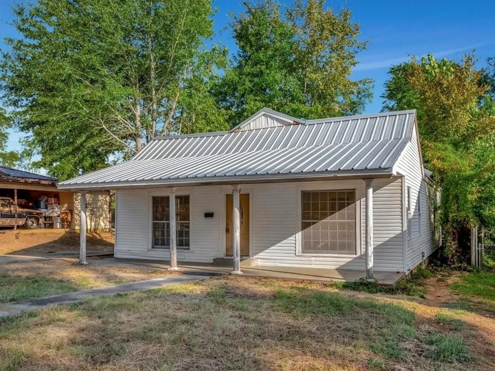 511 Woodlawn Street Henderson, TX 75652