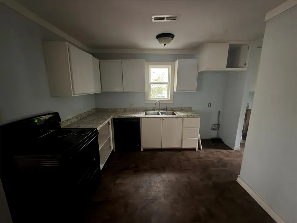 305 E Bradford Street Troup, TX 75789