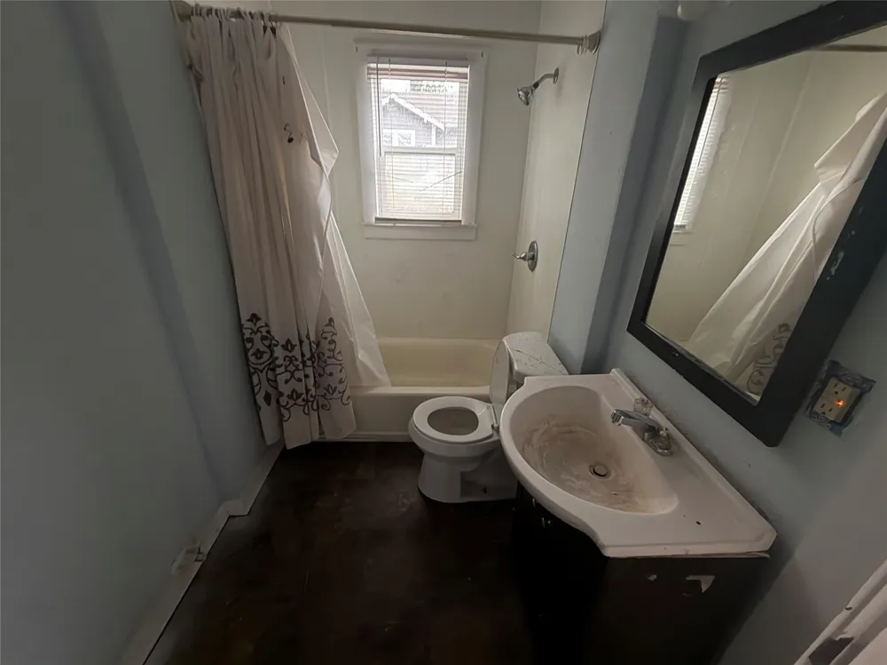 305 E Bradford Street Troup, TX 75789