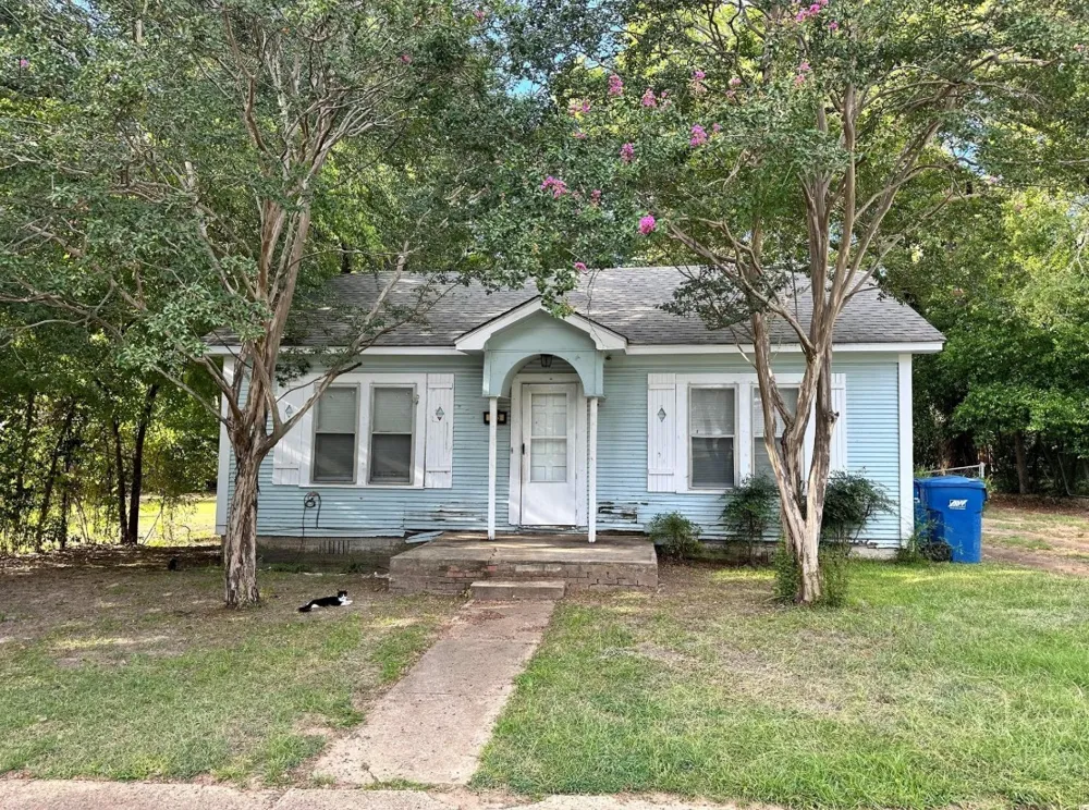 305 E Bradford Street Troup, TX 75789