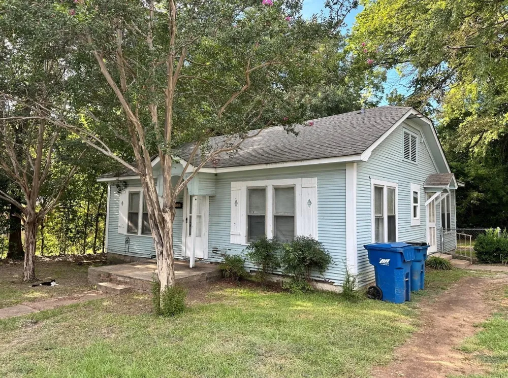 305 E Bradford Street Troup, TX 75789