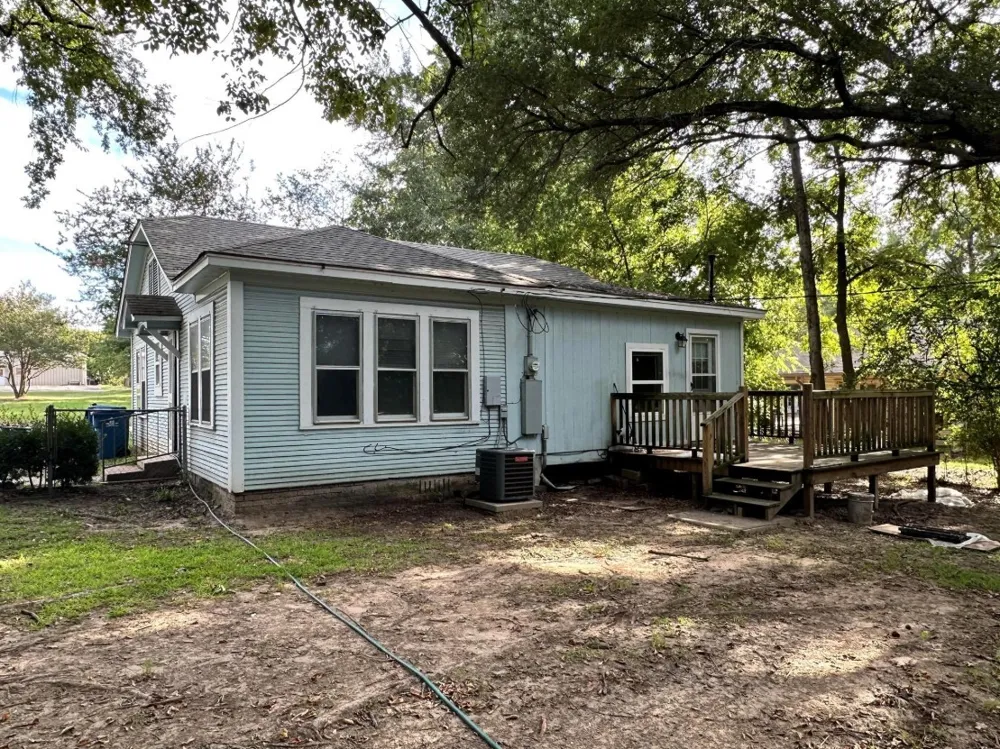 305 E Bradford Street Troup, TX 75789
