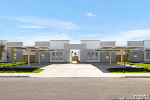 435 Medina Lane
