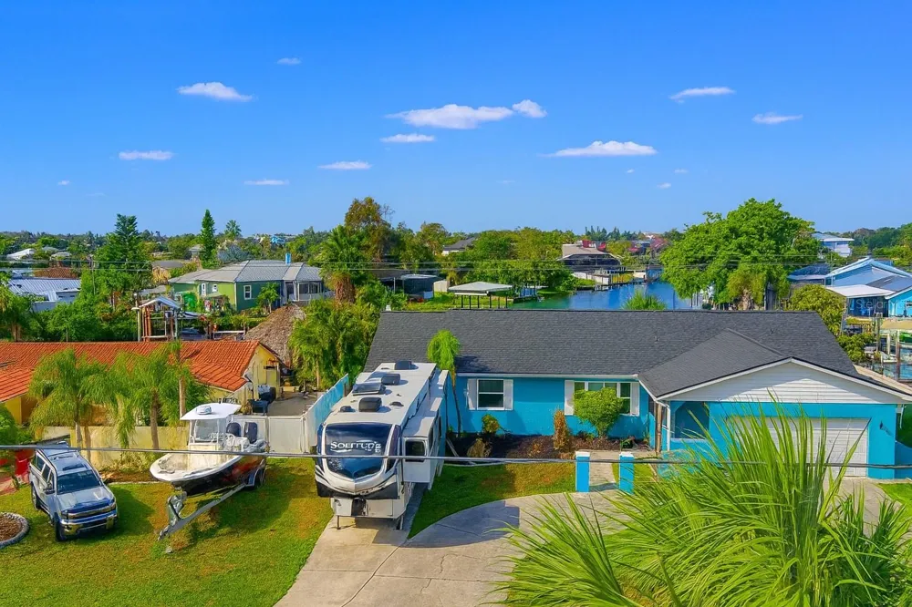 6225 FLAMINGO DRIVE Apollo Beach, FL 33572