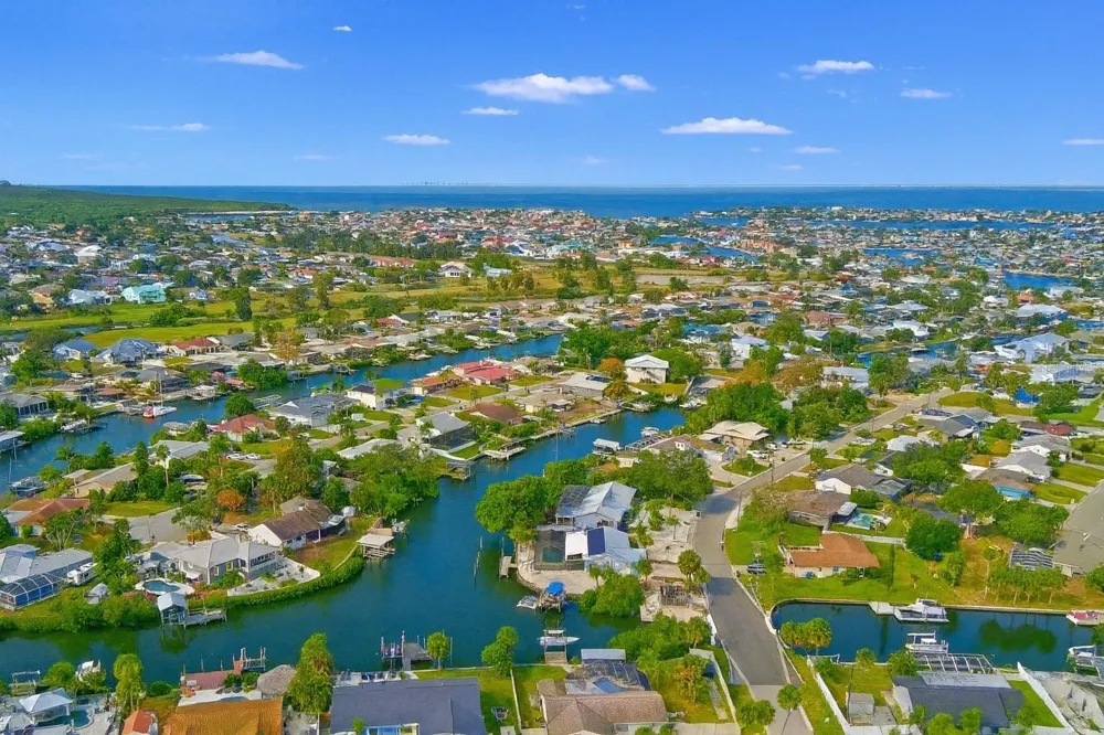 6225 FLAMINGO DRIVE Apollo Beach, FL 33572