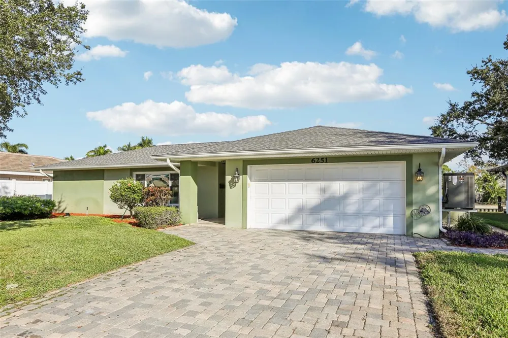 6251 18TH STREET NE St Petersburg, FL 33702