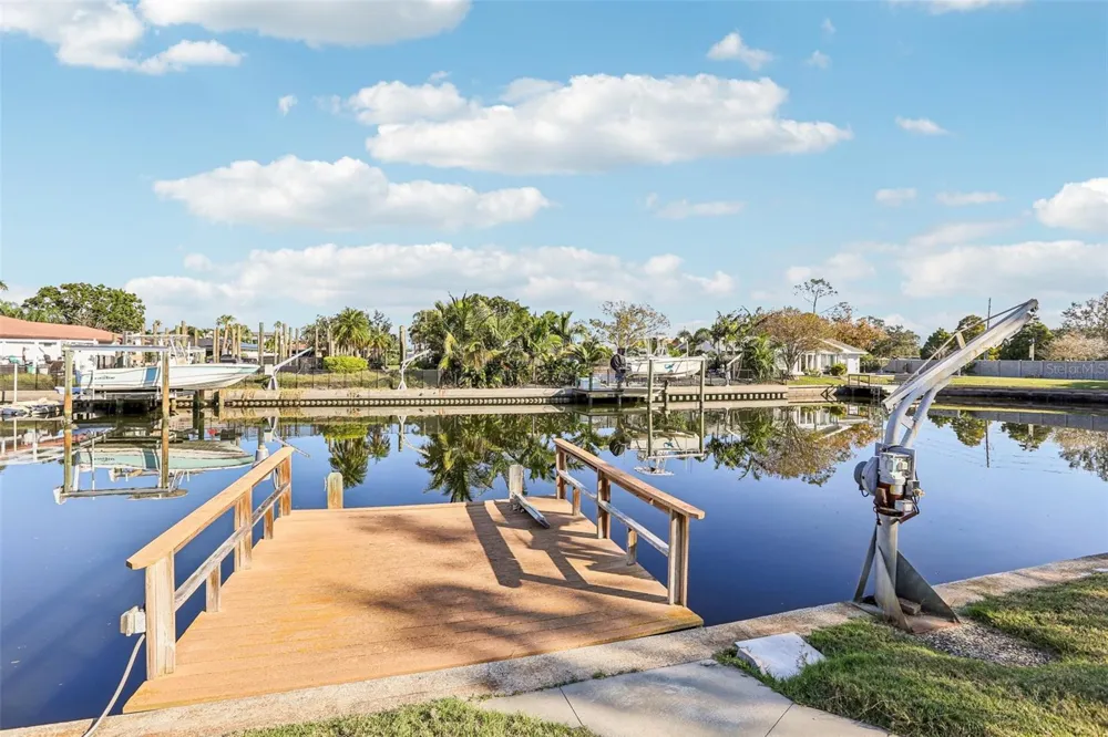 6251 18TH STREET NE St Petersburg, FL 33702