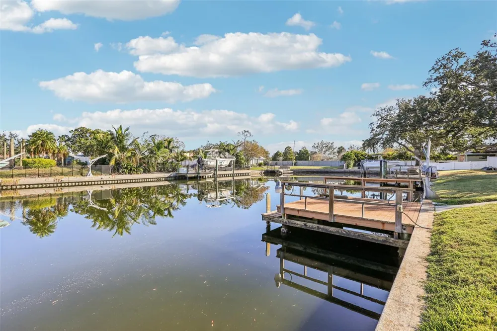 6251 18TH STREET NE St Petersburg, FL 33702