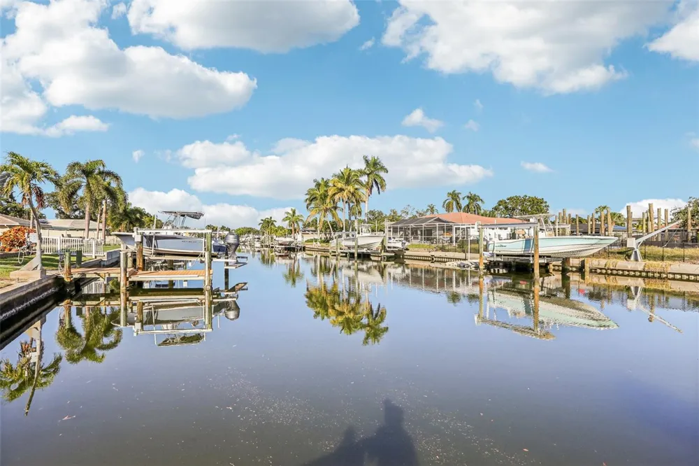 6251 18TH STREET NE St Petersburg, FL 33702
