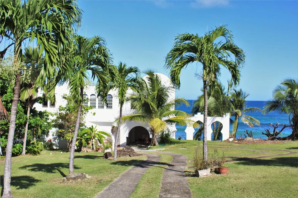 316 EL MAROC Vieques, PR 00765