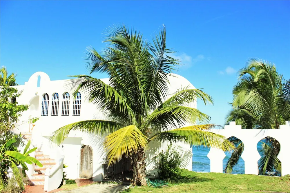 316 EL MAROC Vieques, PR 00765