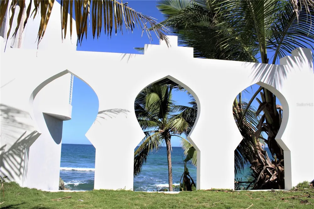316 EL MAROC Vieques, PR 00765