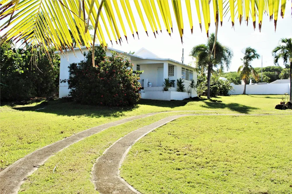 316 EL MAROC Vieques, PR 00765