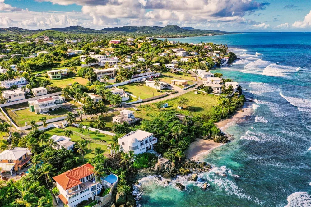316 EL MAROC Vieques, PR 00765