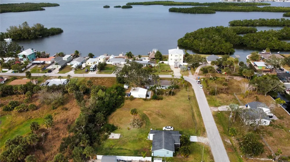 CANAL Ruskin, FL 33570